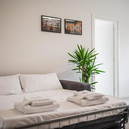 Tosa - Free Wifi, Air Conditioning & Private Parking アパート イーモラ