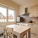 Tosa - Free Wifi, Air Conditioning & Private Parking