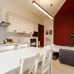 Tosa - Free Wifi, Air Conditioning & Private Parking