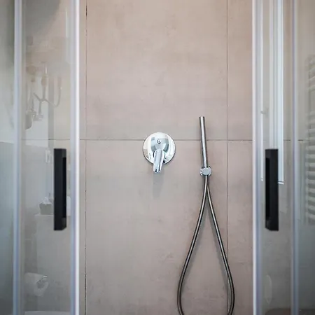 Tosa - Free Wifi, Air Conditioning & Private Parking