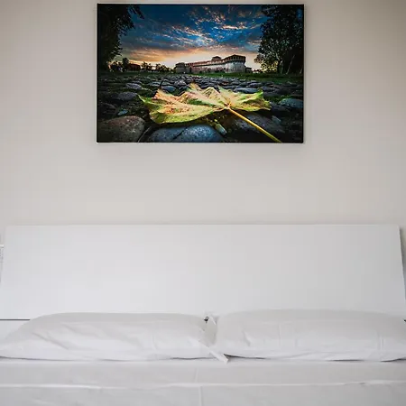 Tosa - Free Wifi, Air Conditioning & Private Parking *