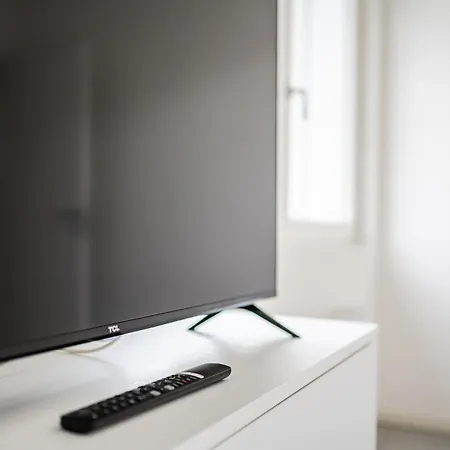 Tosa - Free Wifi, Air Conditioning & Private Parking *