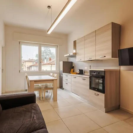 Tosa - Free Wifi, Air Conditioning & Private Parking *