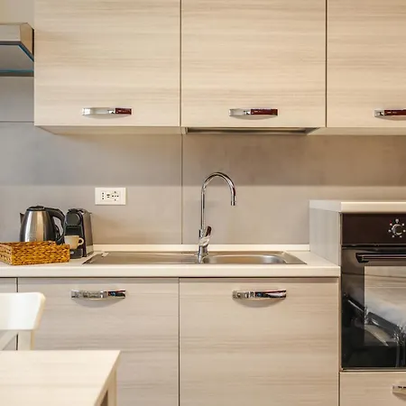 Apartmán Tosa - Free Wifi, Air Conditioning & Private Parking