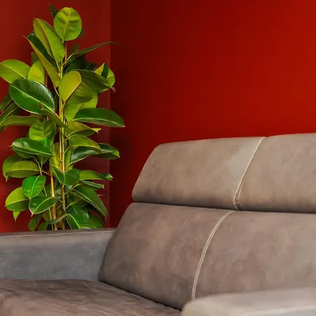 Tosa - Free Wifi, Air Conditioning & Private Parking *