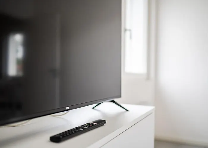 Tosa - Free Wifi, Air Conditioning & Private Parking *