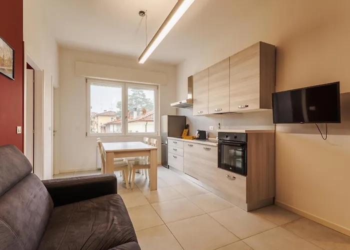 Tosa - Free Wifi, Air Conditioning & Private Parking *