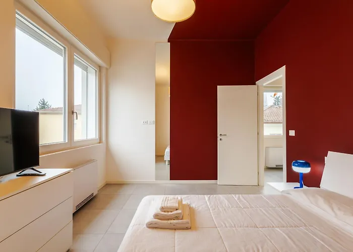 Tosa - Free Wifi, Air Conditioning & Private Parking Apartman