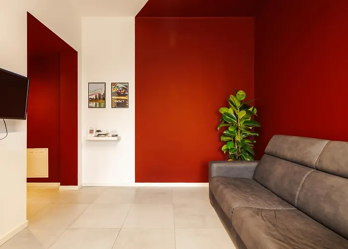 Tosa - Free Wifi, Air Conditioning & Private Parking *