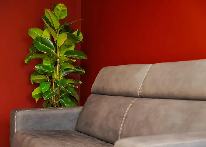 Tosa - Free Wifi, Air Conditioning & Private Parking *